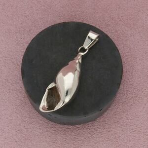 sterling silver vintage sea shell pendant